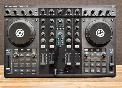 Native Instruments Traktor Kontrol S4 MK1 DJ Controller + Koffer
