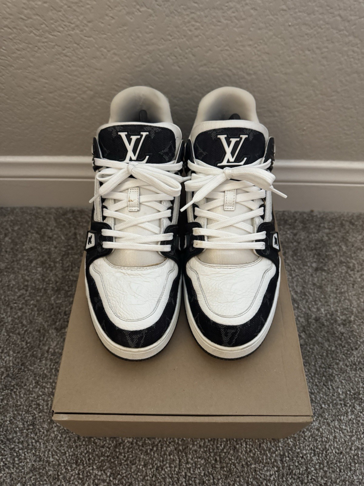 Louis Vuitton Mens LV Trainer Sneakers Size 7.5 (FITS SIZE US 9)  *NO BOX*
