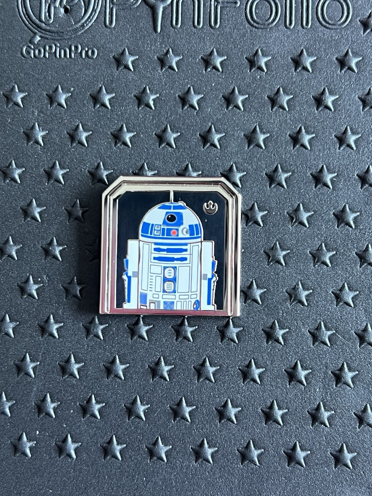 Walt Disney 2024 Hidden Mickey WDW Droid Star Wars Series R2D2 Pin Trading