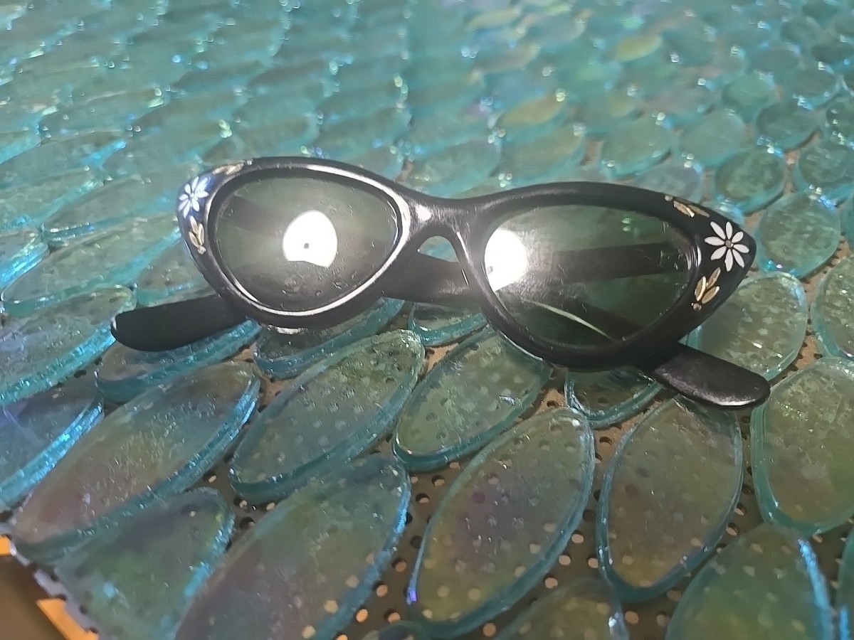 Vintage FG Cat Eye  Sunglasses Black Frame Women’s Cat Eye Cool!
