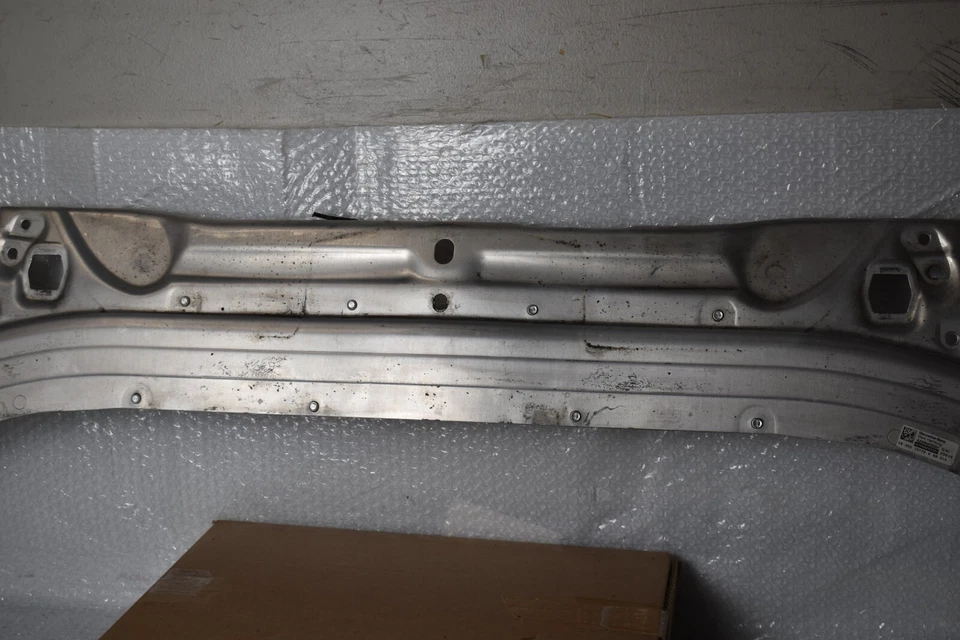 SOPORTE RADIADOR MERCEDES BENZ C300 2015-2017 OEM A205 622 15 00 Foto 3 de 4