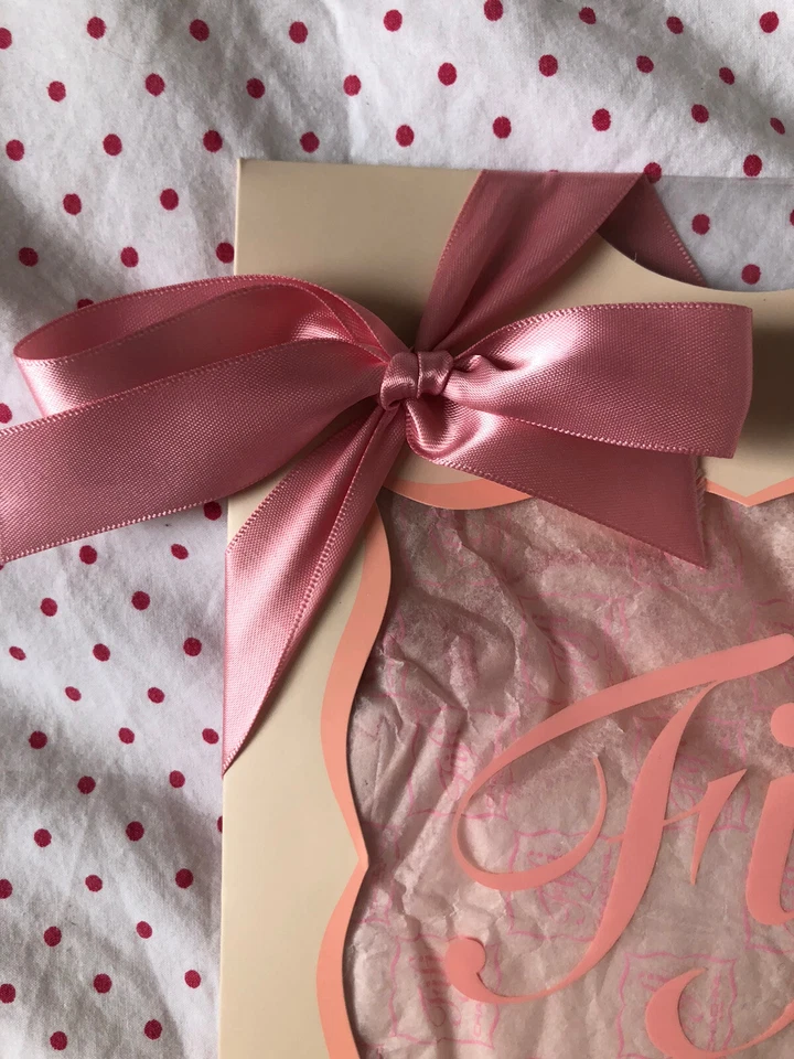 Luxury Face Mask By French Lingerie Designer Fifi Chachnil Pink Limited Edition - Image 3 of 4