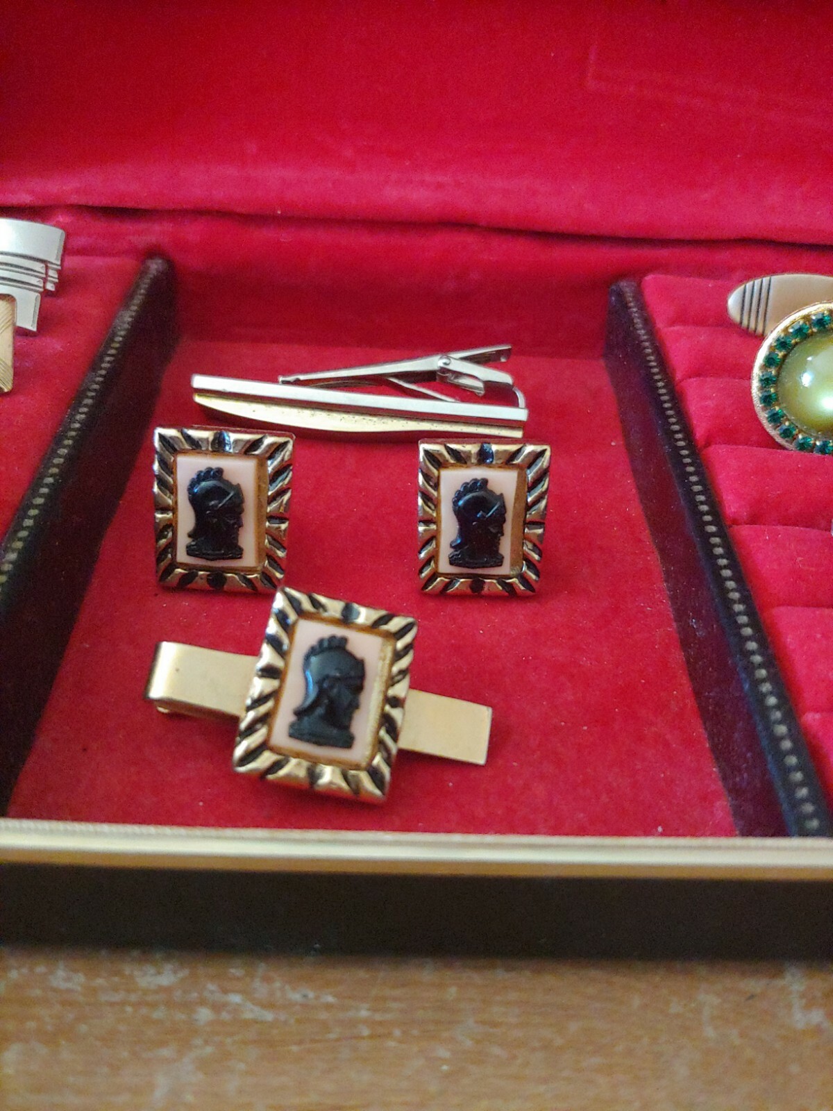 Vintage SHIELDS jewelry box Tie tacks, Cufflinks Swan… Gem