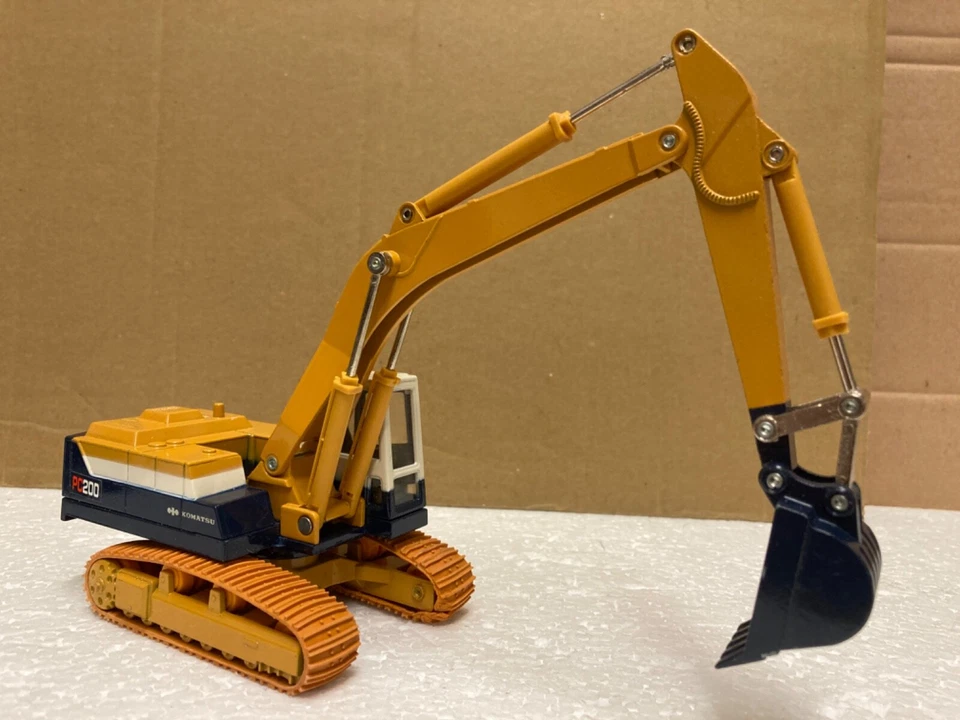 1/43 scale Tomica Dandy Komatsu pc200 excavator bagger 1st white cab  DK-001. - Image 3 of 4