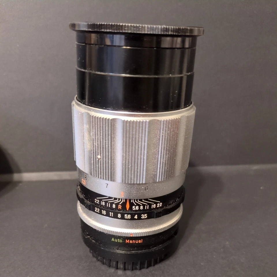 Teleobjetivo Petri 1:3.5 135 mm F3.5, tapa trasera y estuche Foto 2 de 4
