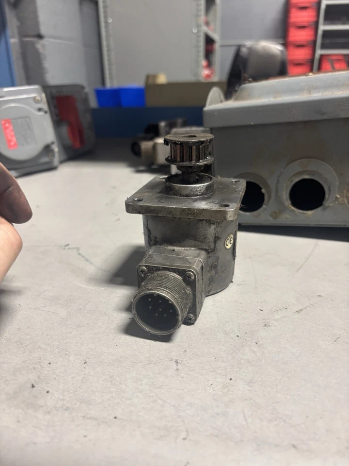 CODIFICADOR INDUSTRIAL BEI H25D-SS-9000-T5-ABZC-4469-SM18-S 5-15VDC USADO Foto 2 de 4