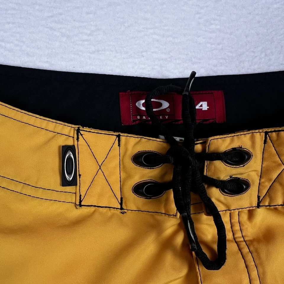 Bañador Oakley Softline vintage calavera llamas de fuego con peine de cera surfista Y2K 00s Foto 2 de 4