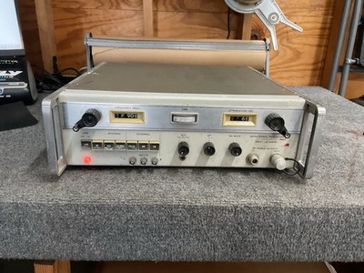 Hewlett Packard HP 8616A Signal Generator Lab Test Equipment