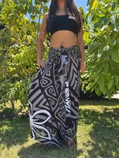 Hawaiian Design Sarong Black White Tribal Hibiscus Honu Wrap Beach Pareo Dress