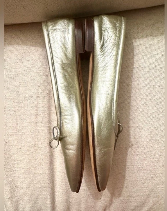 复古 Manolo Blahnik 金属金色芭蕾平底鞋全新带标签,尺寸 40.5 意大利制造 — 第 2/4 张图片