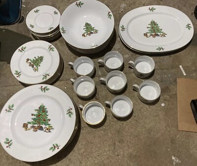 Holiday Hostess 38 Pc Christmas Mistletoe Theme w/ 22k Gold Trim Dinner Set VTG