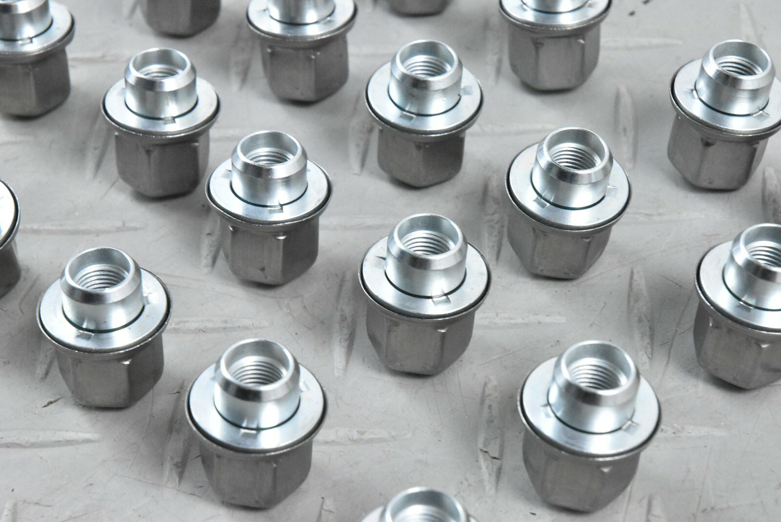 Jaguar XJS XJ6 XJ XJ40 XK8 Wheel Nut Bolt Stud Hub Kit Car THREAD