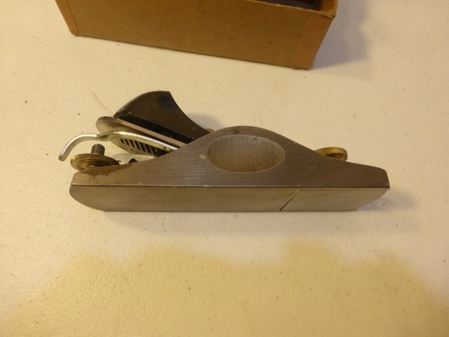 Stanley no. 9 1/2 adjustable throat block plane w/ Box - Picture 6 of 12