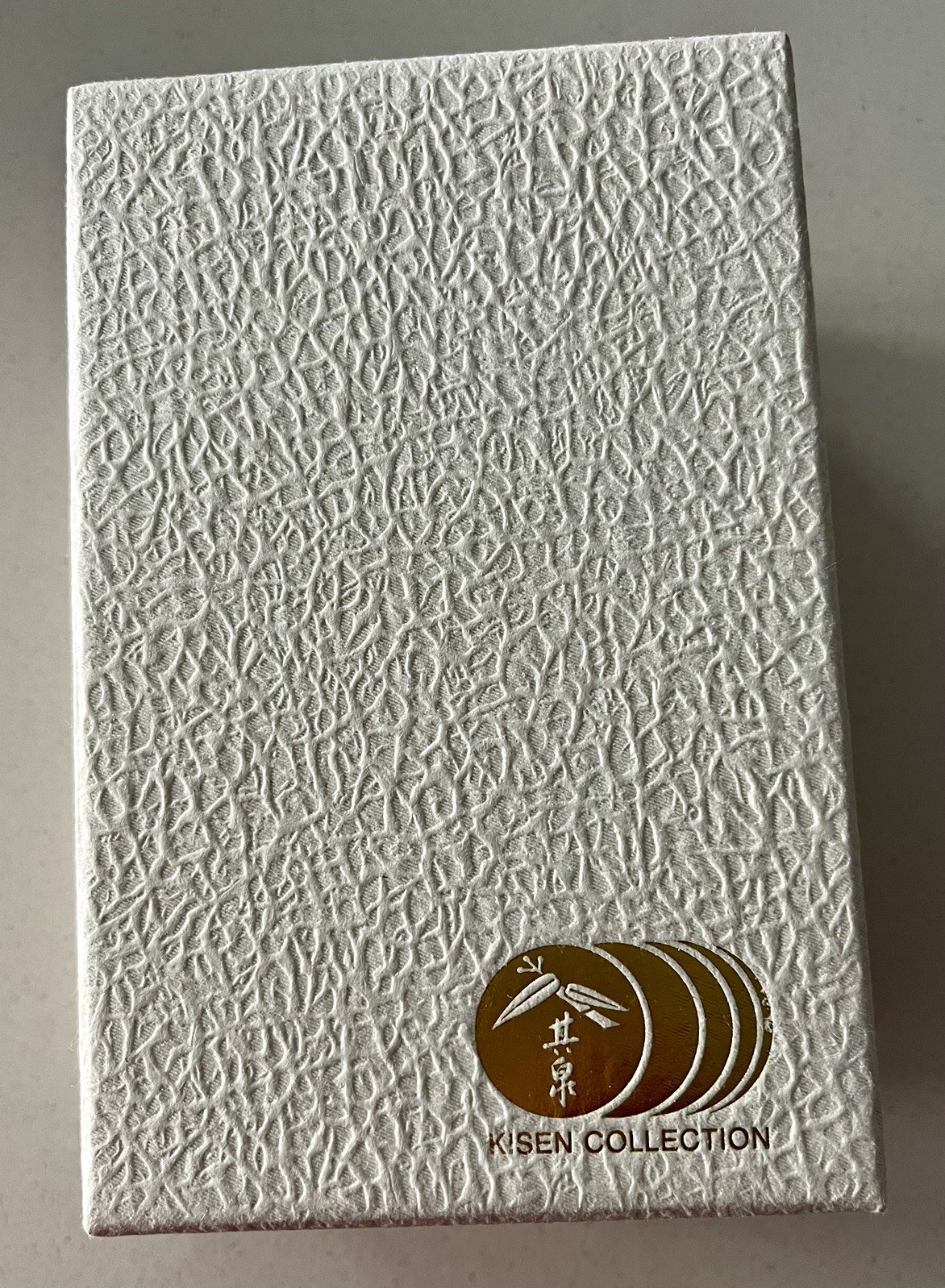 Japan Kutani Maneki Neko Lucky Cat. Porcelain Figurine New in box