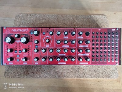 Behringer Neutron - semimodularer Synthesizer OVP