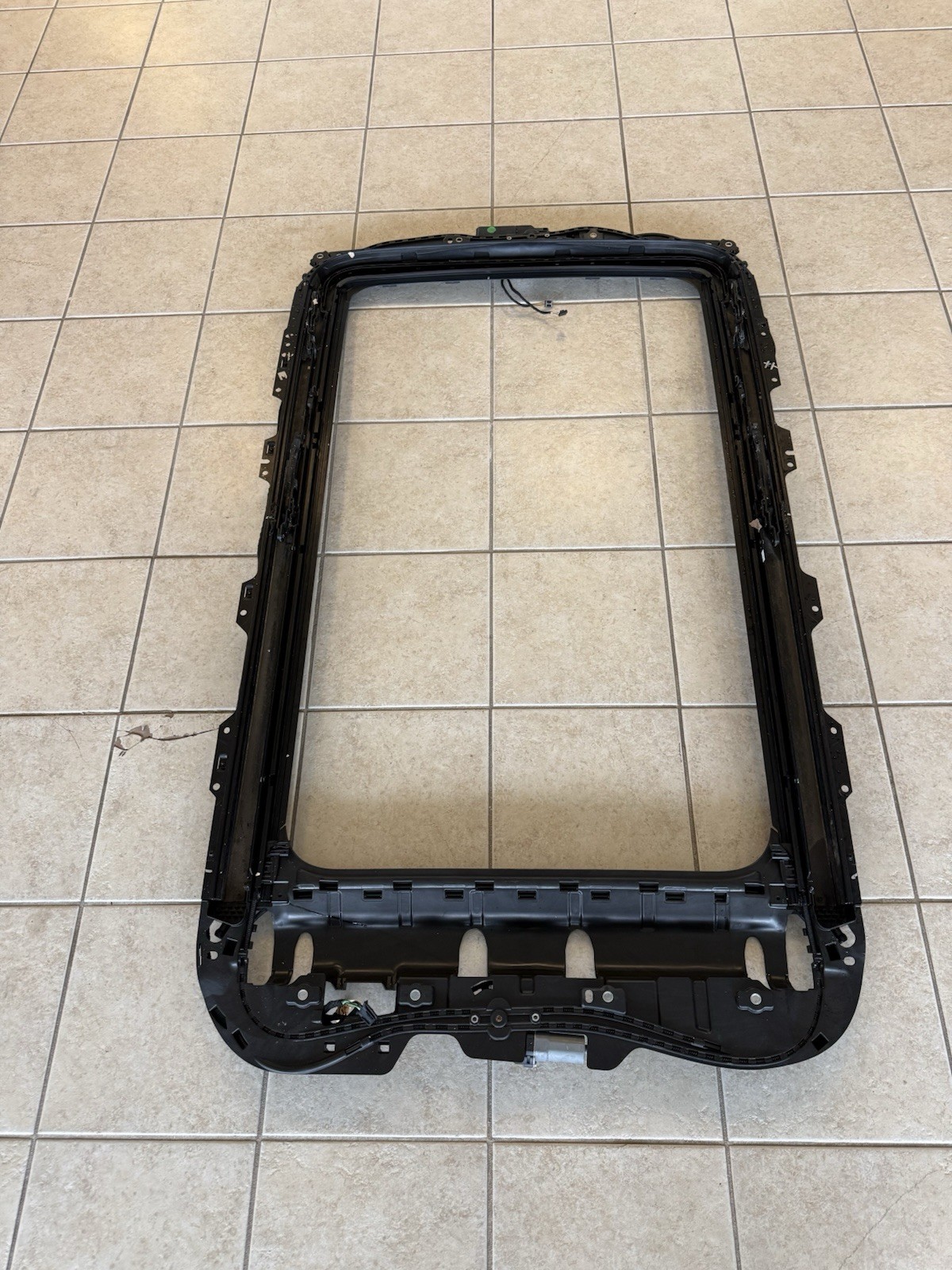 2018-2023 Volkswagen Atlas Golf Panoramic Sunroof Roof Track 3CN-877-049 OEM 236