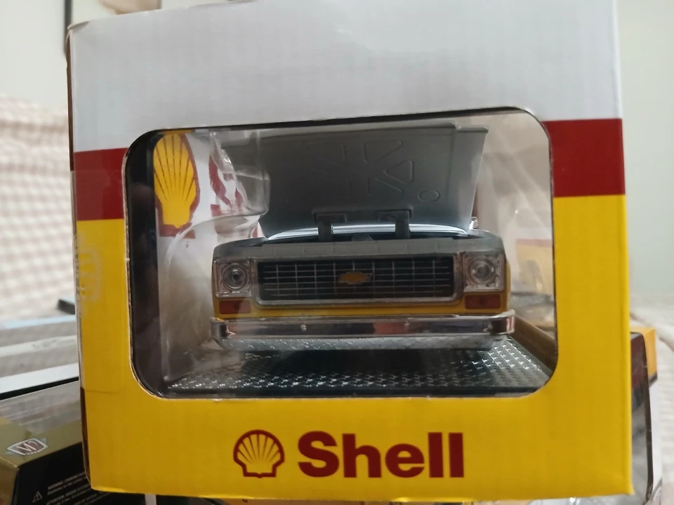 2023 M2 Diecast 1973 CHEVROLET CHEYENNE 10 SHELL SQUAREBODY 1/24 Pickup R111 - Image 2 of 2