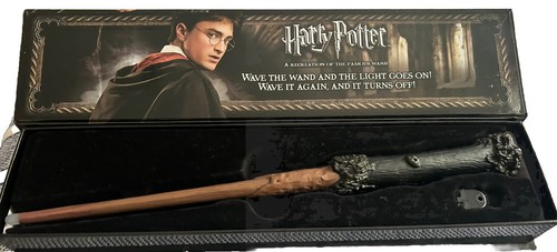 Harry Potter - Harry Potter Illuminating Wand | NerdUP