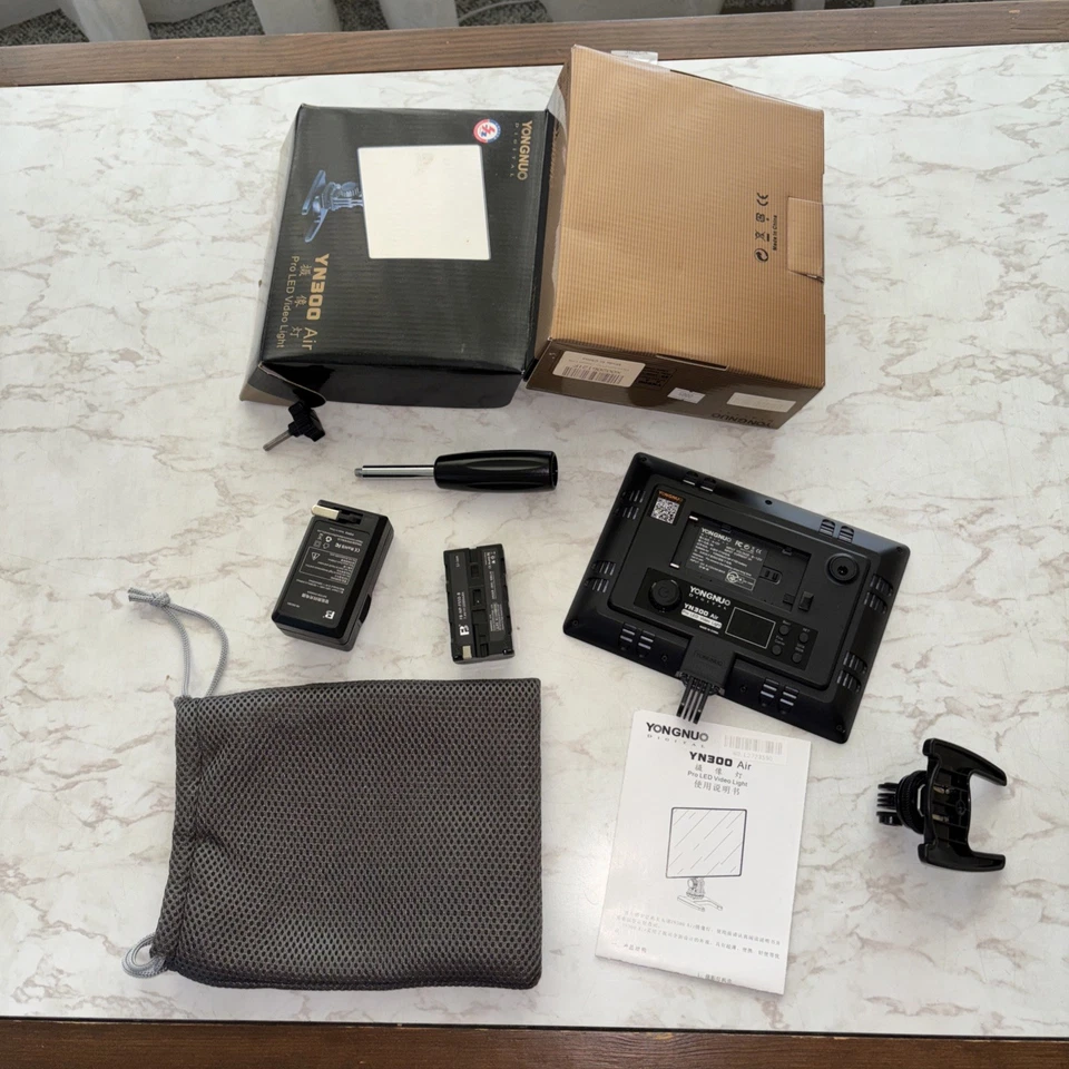 YONGNUO YN300 Air Digital Pro Luz de Video LED Caja Manual Batería y Cargador Foto 3 de 3