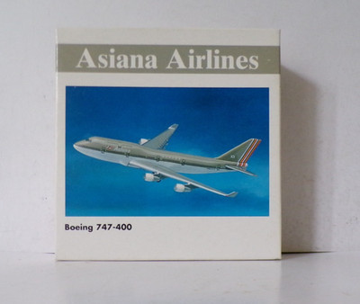 HERPA WINGS 500661 BOEING 777-400 ASIANA AIRLINES MINT BOXED 1:500