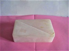 coffret / boite / en albâtre 15 cm de long x 9 cm de large, 5 cm de haut 845 gr