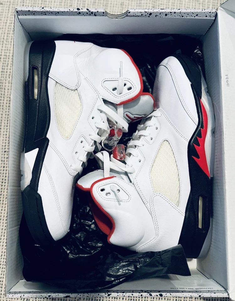 Air Jordan 5 Retro Fire Red 2020 - CT4838-102 Size 10.5 Mens - Image 2 of 4