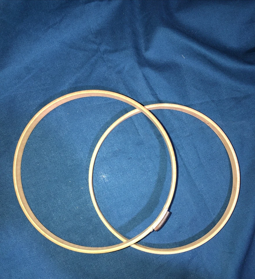Vintage USA MADE Gibbs Holdtite Spring 6”Wooden Embroidery Hoop - Image 4 of 4
