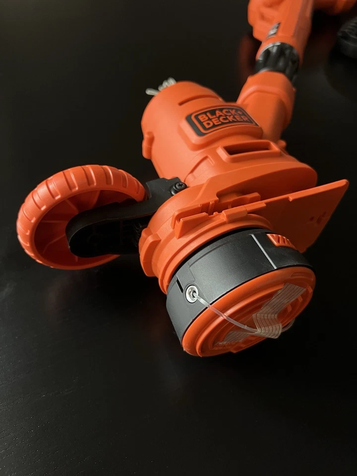 Black+Decker 14in 6.5A Corded Electric Straight Shaft Grass Trimmer GH900 - Image 2 of 4