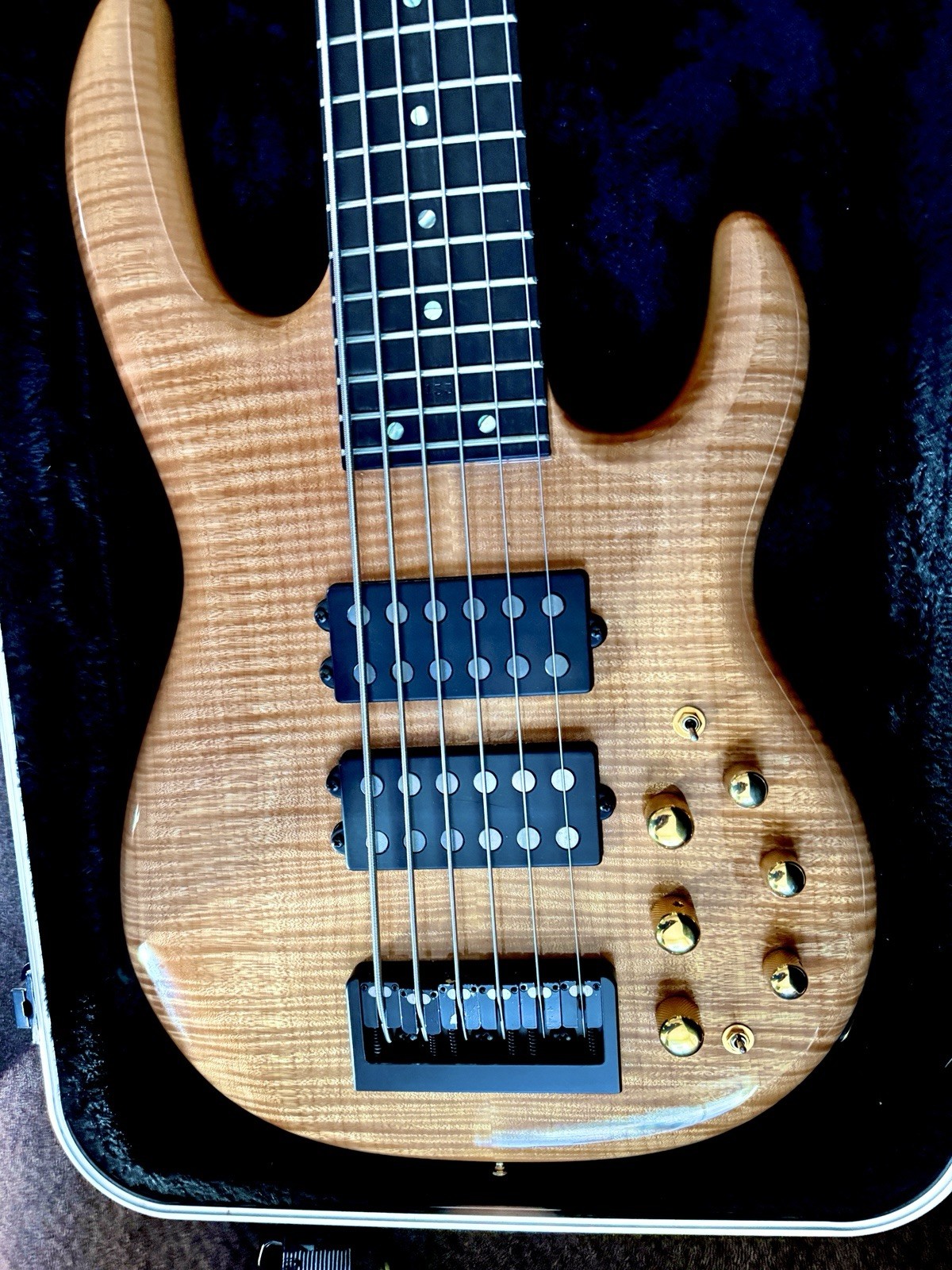 CARVIN BASS LB76P Raro Madera de MAPLE Flama 18v Con Case GATOR Bass