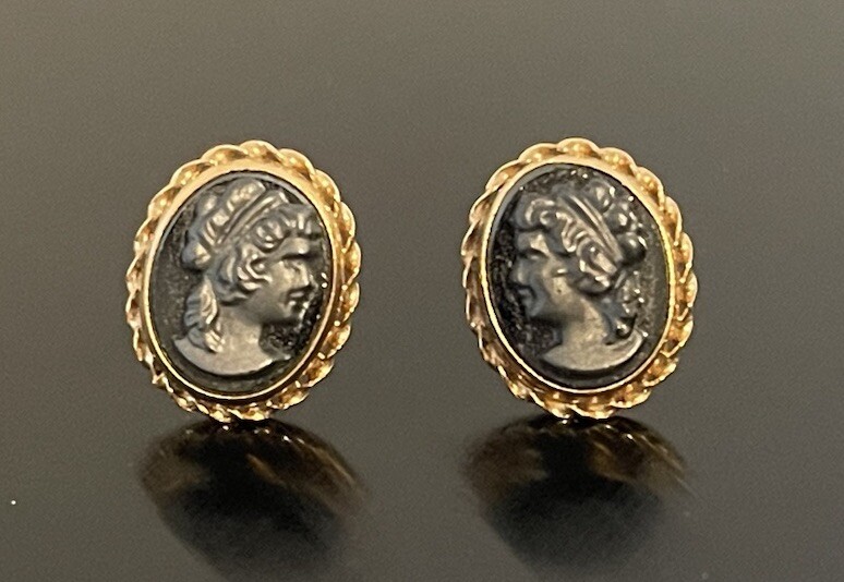 14K Solid Yellow Gold Intaglio Stud Earrings Carv… - image 1