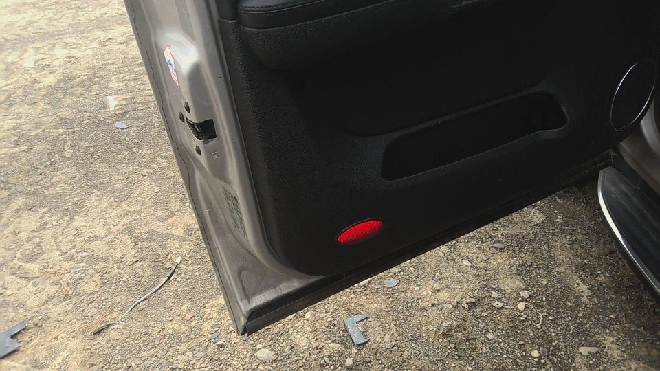 08 GMC YUKON XL 1500 Front Door Driver Leftsilver Birch Metallic59upaint Peel - Image 3 of 4