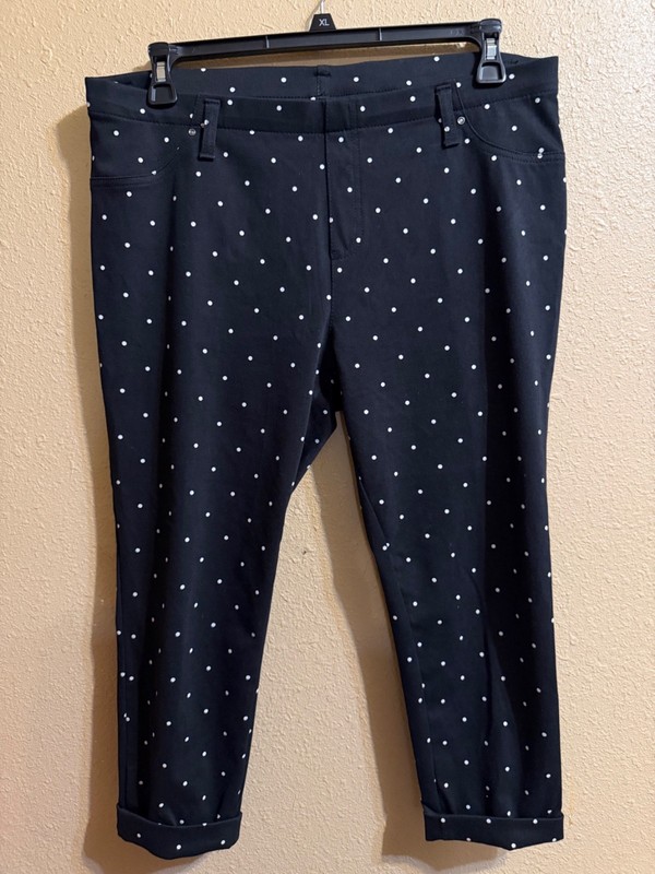 TIME AND TRU CROP LEGGINGS JEGGINGS SZ XL (16-18) BLACK & WHITE DOTS PULL ON