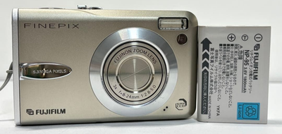 中古品★FUJIFILM FinePix F30コンパクトデジタルカメラ Fujifilm FinePix F30 F Series 6.3MP 3x Zoom Compact Digital Camera