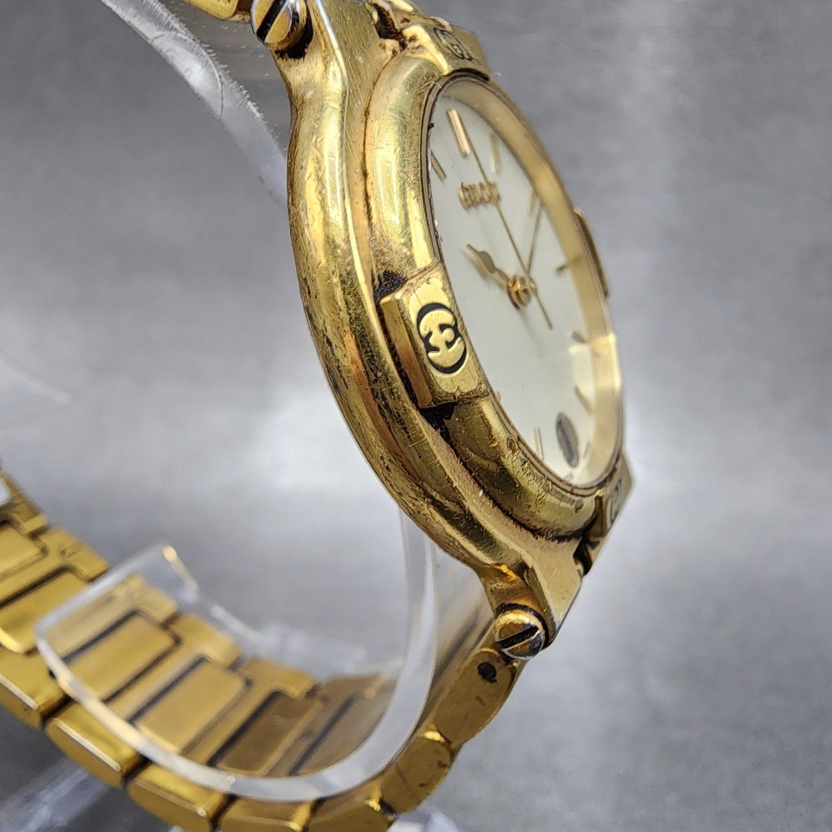 Gucci 9200M Watch Men 32mm White Dial Gold Plated Date Round