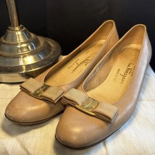 Vintage Ferragamo Vara Pumps Taupe Leather Bow Shoes Women s 9.5 AAA Italy