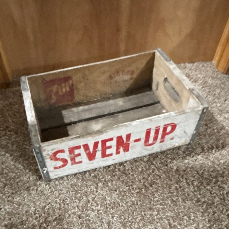 7 Up Wooden Advertising Crate White Red Soda Theme Vintage Seven-Up Carrier