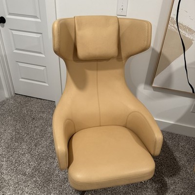 Vitro Grand Repo Chairs