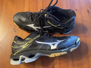 mizuno wave lightning 10