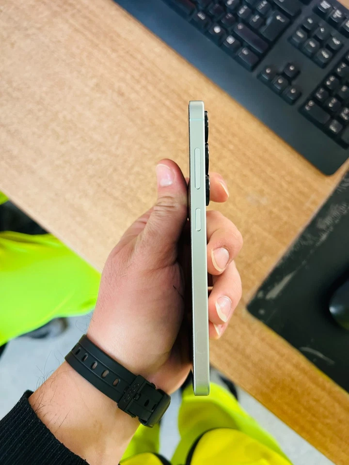 Samsung Galaxy S25 · 256GB, foto 4 di 5