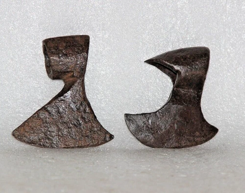 1850s OLD VINTAGE HANDFORGED SMALL RUSTIC IRON INDIAN AXE HEAD HATCHET TOOL