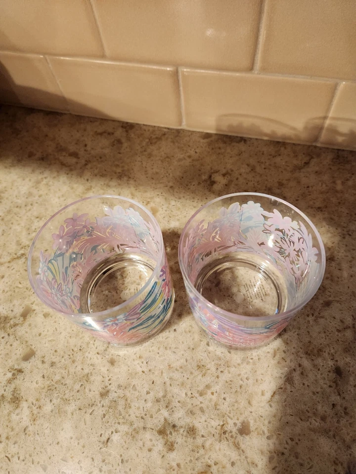 Pr. Copos para beber Lilly Pulitzer acrílico rosa à beira da piscina Lo Ball BOM - Imagem 2 de 4