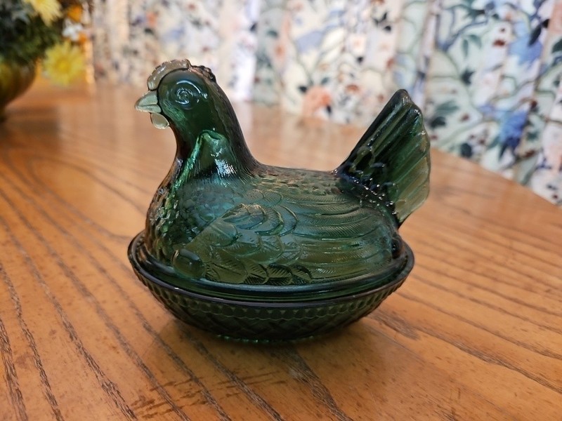Westmoreland Mini Hen On Nest Forest Green Color, Marked 4 1/4"