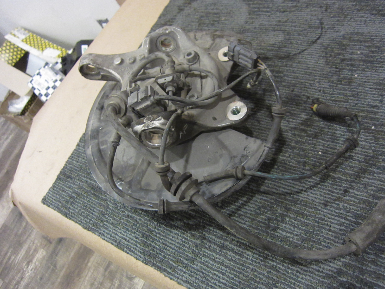 Maserati 4200 - RH Front Hub - Knuckle / Spindle / Wheel Bearing - P/N 197754 