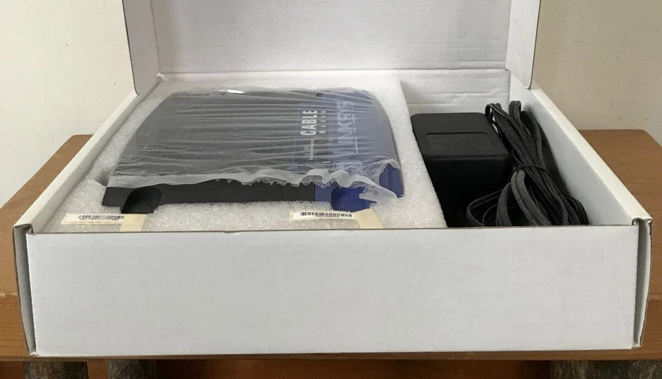 Módem de cable Linksys BEFCMU10 EtherFast con conexión USB y Ethernet Foto 2 de 4