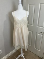 VTG Henson Kickernick 1950-60  s Slip Beautiful Lace Trim Nylon Size 40 USA