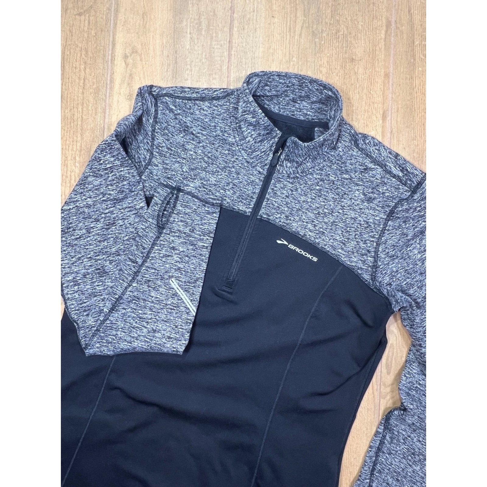 Brooks Womens Equilibrium Quarter Zip Fleece Running Top Black Grey Size M