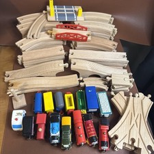 Thomas The Train Wooden Magnetic Train Lot of 25 Cars 55 Track Pieces