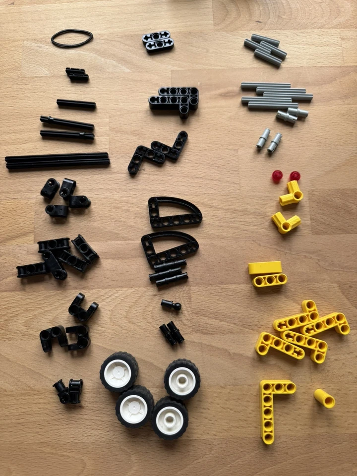 LEGO Technic 8441 Fork Lift Truck, photo 2 of 2