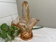 L.E. Smith #637-8 Peach Dominion Basket, excellent condition 