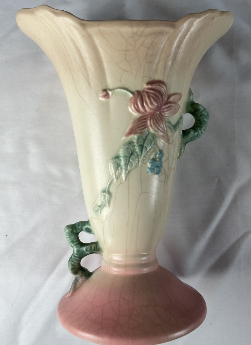 RARE BEAUTIFUL HULL VASE W8 - 7 1/2 